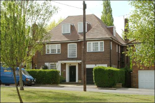 35 Holne Chase